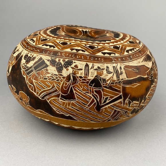 Leoncio Veli Peru Gourd Carved Bowl Llamas Mountains People Storyteller w Lid - Picture 1 of 8